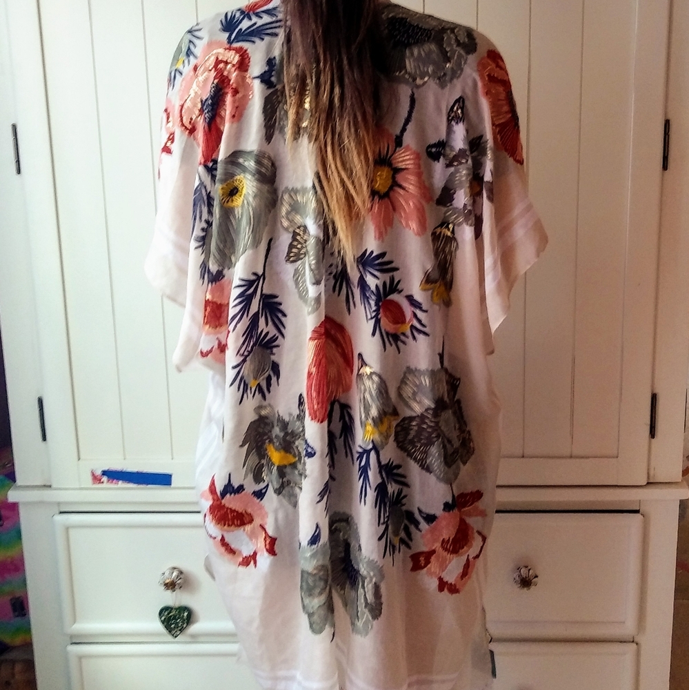 🔥HP🔥NWT Skyhaven Floral Kimono w Metallic Accent